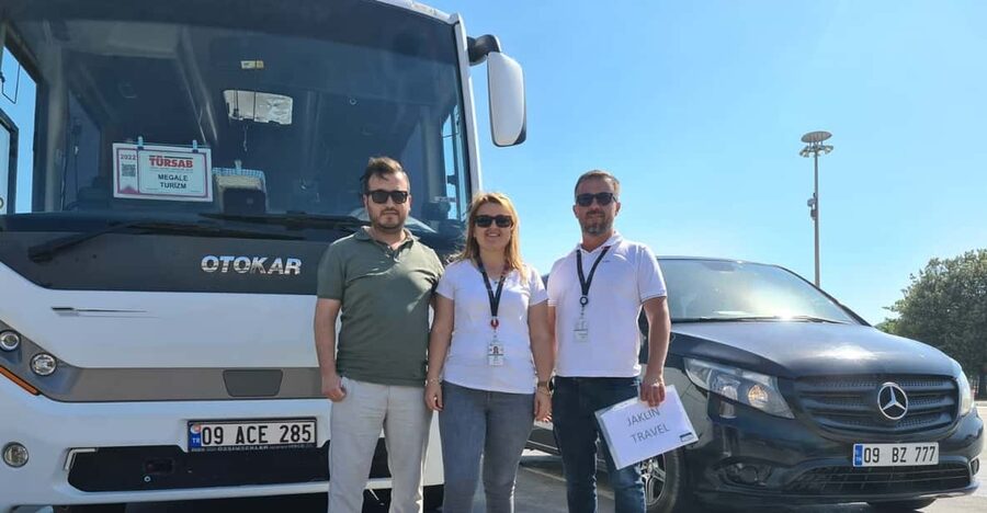 Kusadasi: EPHESUS PRIVATE PORT TOUR FOR CRUISES-SAVE TIME - Walking through Ephesus from the upper gate