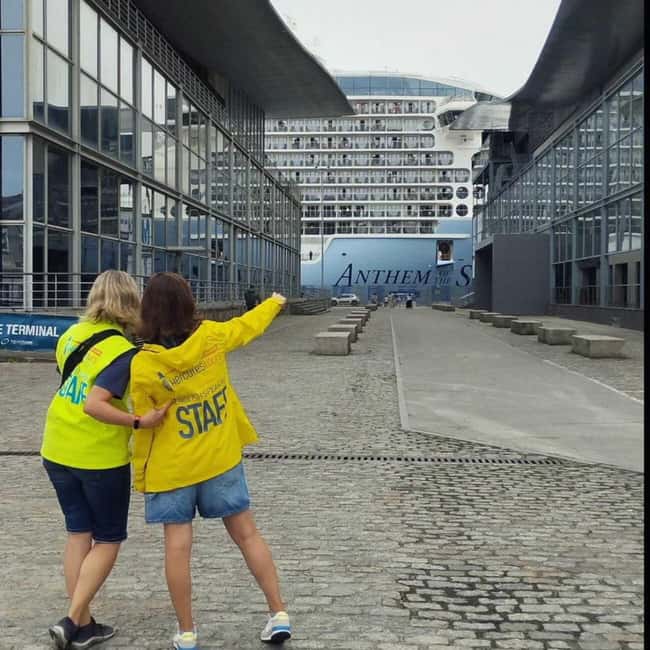 La Coruna: Sightseeing Bus Tour for Cruisers - Marine Avenue and the City of Glass