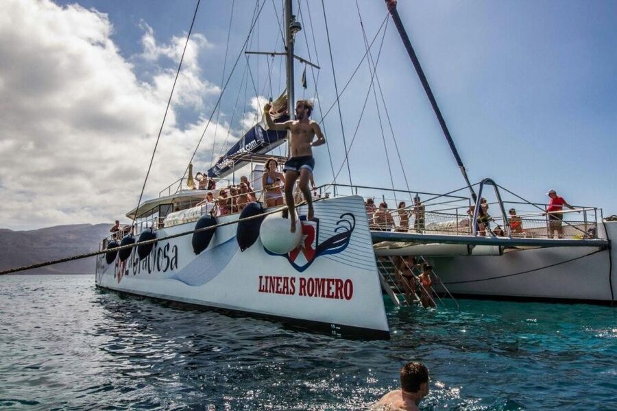 La Graciosa: Island Cruise with Lunch for Cruise Passengers - A short first look at Caleta del Sebo