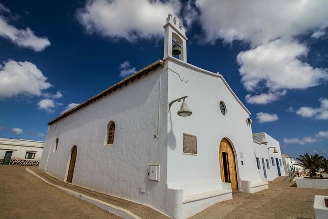 La Graciosa Island Tour for Cruise Passengers from Lanzarote - The 30-minute ferry from Órzola