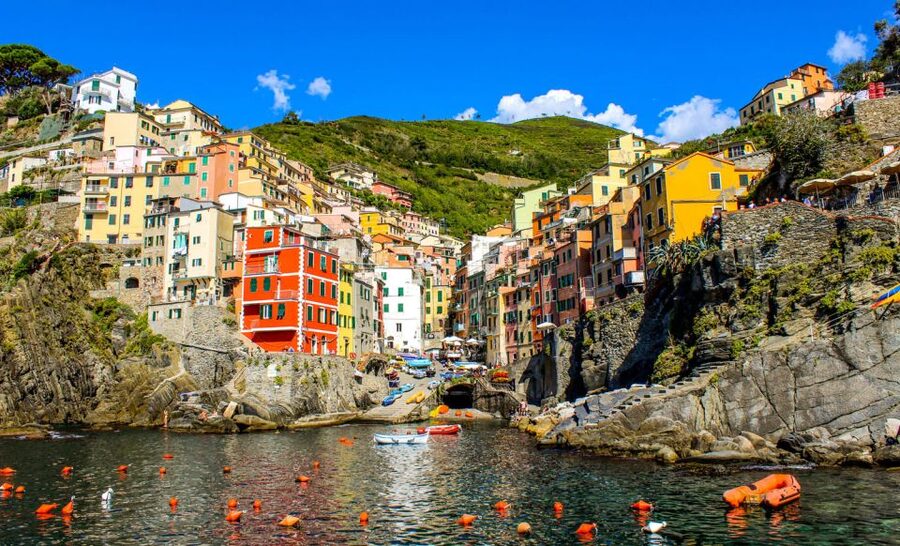 La Spezia: Cinque Terre Private Trip for Cruise Passengers - Vernazza and its small harbor