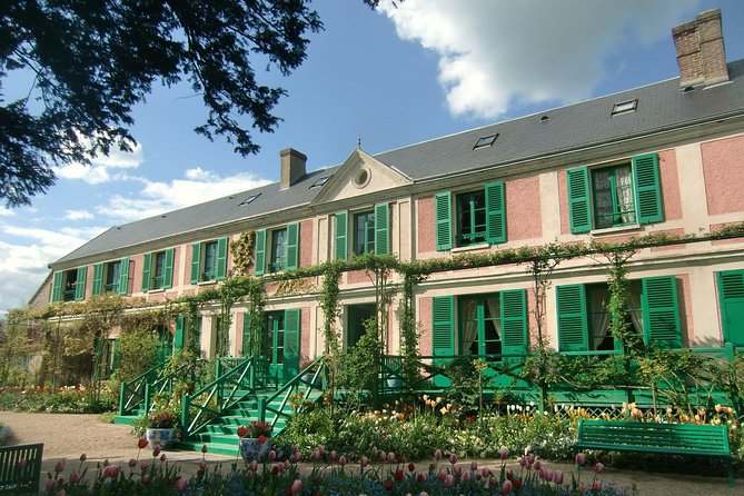 Le Havre Shore Excursion: Private Tour of Giverny, Rouen and Honfleur - Guides, vehicles, and the shore-excursion safety net