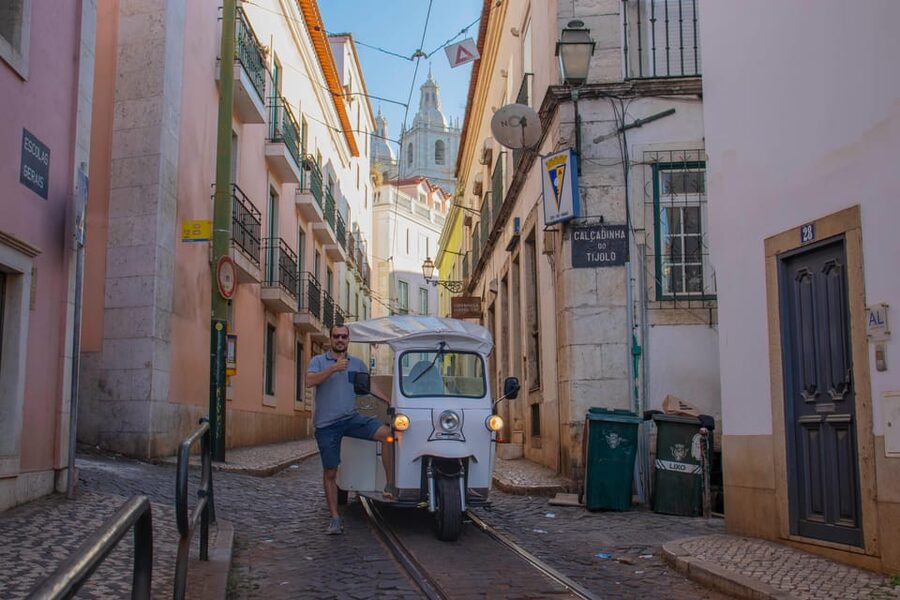 Lisbon: Early Morning TukTuk Tour - hotel/cruise ship pickup - Graça and Senhora do Monte at first light