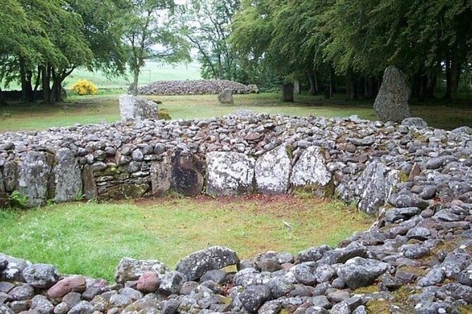 Loch Ness , Outlander , Inverness Castle , Clava and Culloden - Guides, vehicle, and the private format