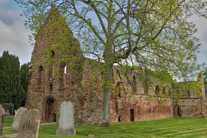 Loch Ness, Urquhart Castle & Culloden Battlefield Shore Excursion - Cawdor Castle and its family story