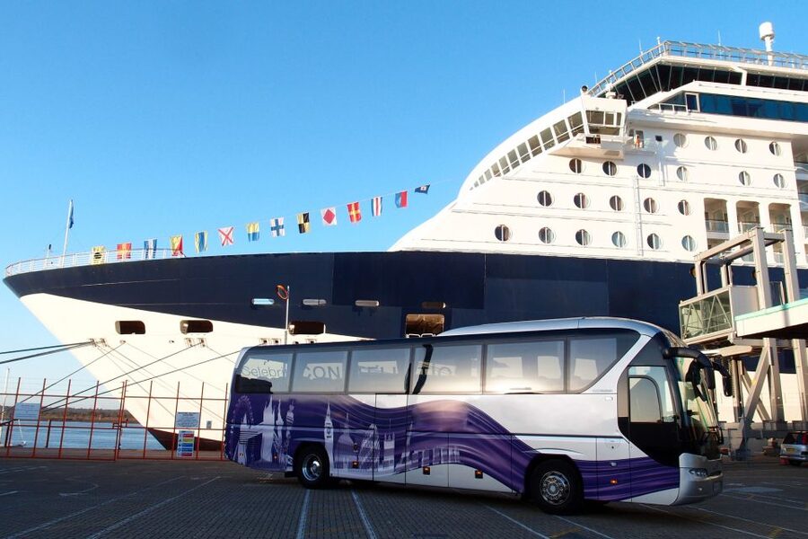 London to Southampton Cruise Terminal via Stonehenge - Ninety minutes at Stonehenge