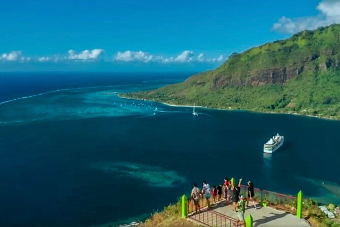 Moorea Cruise Ships: 4x4, Belvedere,Magic Mountain pineaple - Opunohu Bay and the first island views