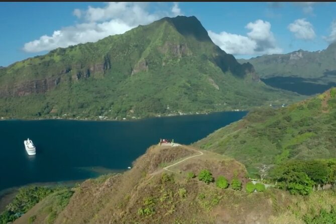 Moorea Cruise Ships: 4x4, Belvedere,Magic Mountain pineaple - Freshwater eels, a marae, and local culture