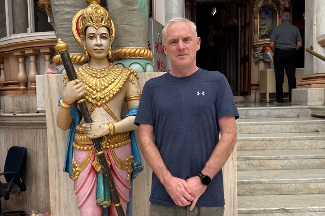 Mumbai City Highlights Tour-Private with AC car &Guide - Crawford Market shows working Mumbai