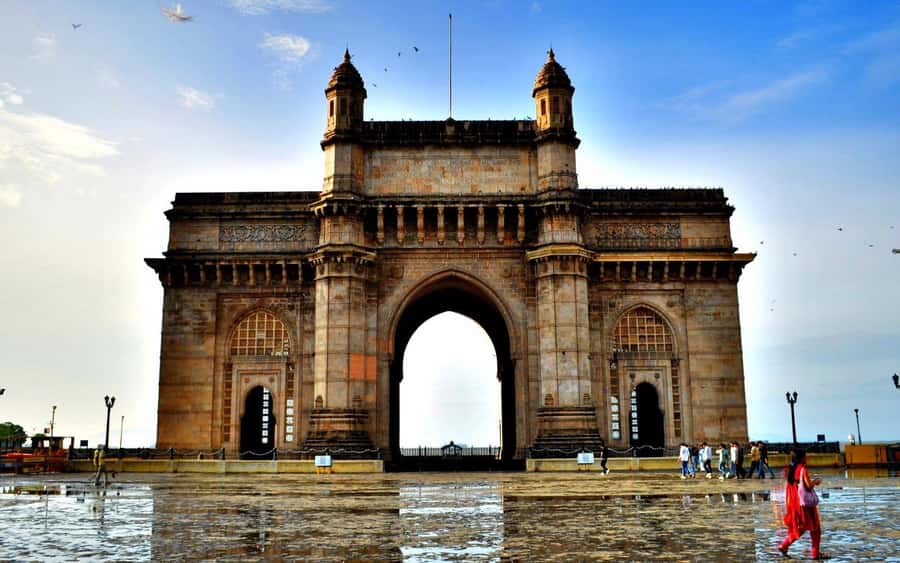 Mumbai Shore Excursion - CST and the railway system that keeps Mumbai moving