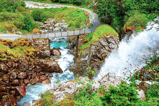 Olden Shore Excursion: the Amazing Briksdal Glacier - Reaching the glacier lake and the best view