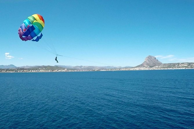 Parasailing desde el puerto de Denia - Families, teenagers, and nervous first-timers