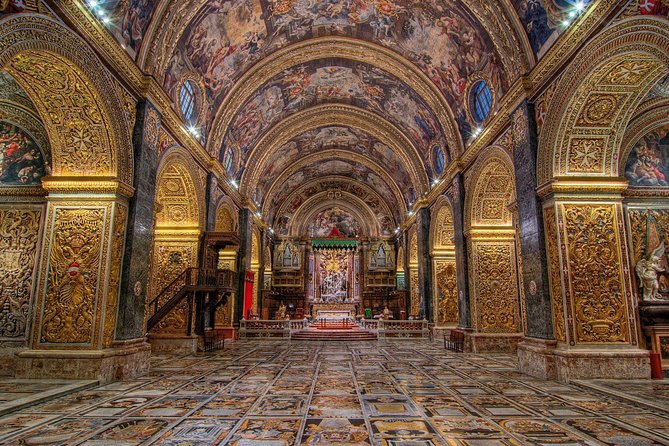 Private guided Malta shore excursion with a professional guide and transport - Meeting your guide at the Valletta City Gate