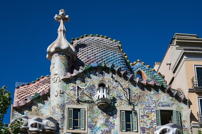 Private, guided shore excursion w/ chauffeured vehicle - A smart four-hour introduction to Barcelona