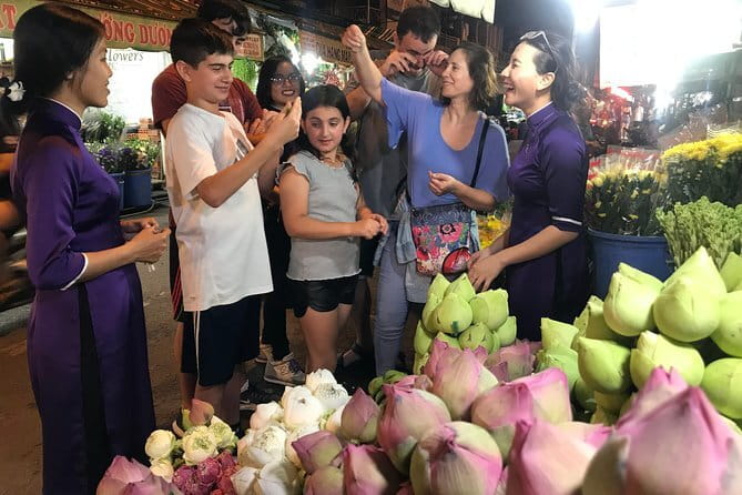 Private Ho Chi Minh City Tour from Port & Vietnamese Egg Coffee - Ben Thanh Market for souvenirs and a final look at Saigon