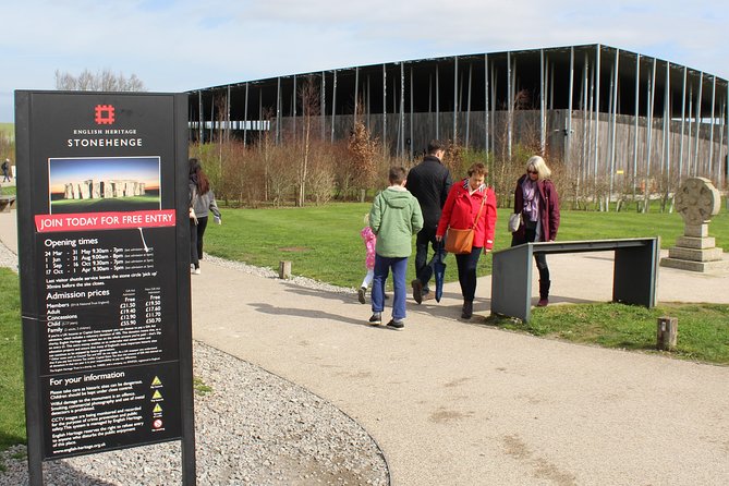 Private Pre Cruise Excursion Transfer London to Southampton Port Via Stonehenge - The drivers and the feel of the ride