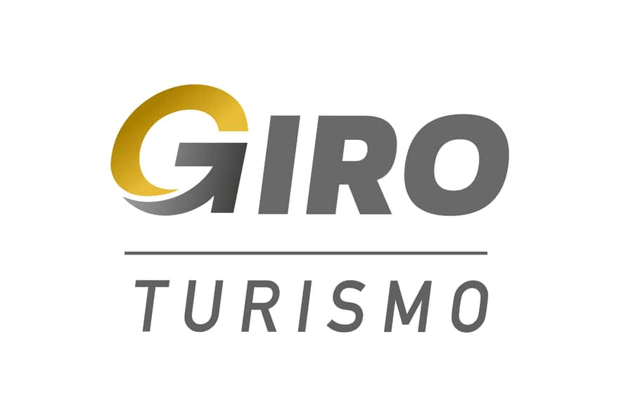 Private - Punta del Este City Tour for Cruisers - The Hand Sculpture is the natural starting point