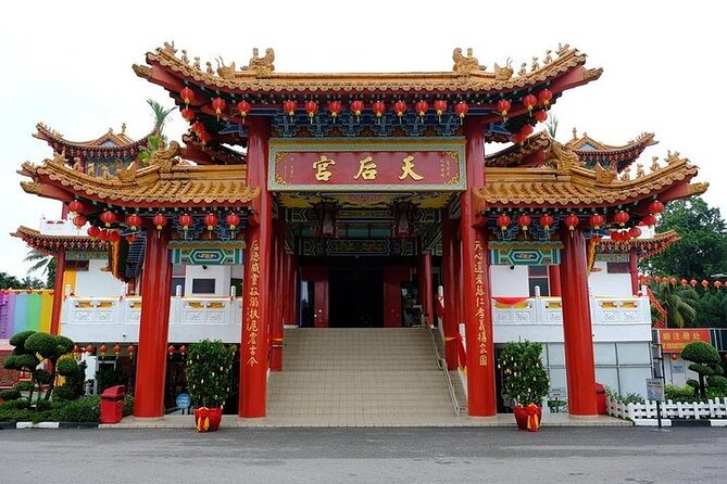 Private Shore Excursion from Klang Port to KL city tour - The National Monument and a traditional Chinese temple