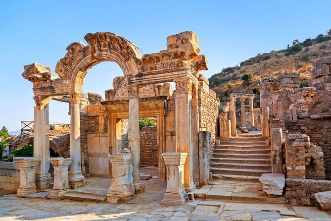 Private Tour for Cruisers : Ephesus Ancient City & Temple of Artemis - Meeting your guide at Kusadasi port