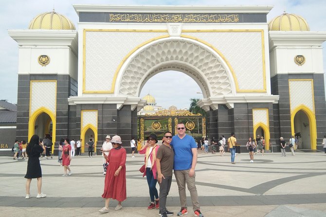 Private Tour Kuala Lumpur Shore Excursion Include Batu Caves - What the private vehicle changes on a port day