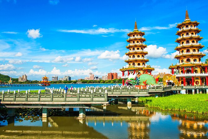 Private Tour Shore Excursion in Kaohsiung City - What the private vehicle and guide add