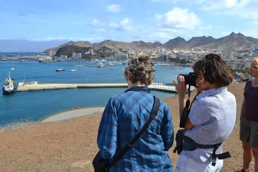 São Vicente: Highligts tour for cruise ship travelers - Catfish Bay brings swimming and Sahara sand