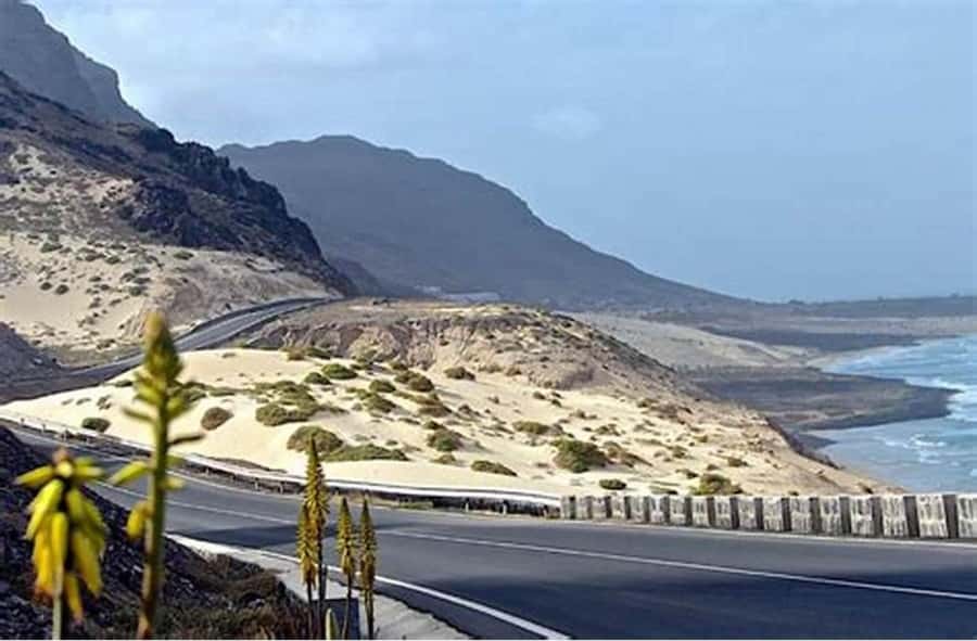 São Vicente: Highligts tour for cruise ship travelers - Mindelo begins with markets, public buildings, and local context