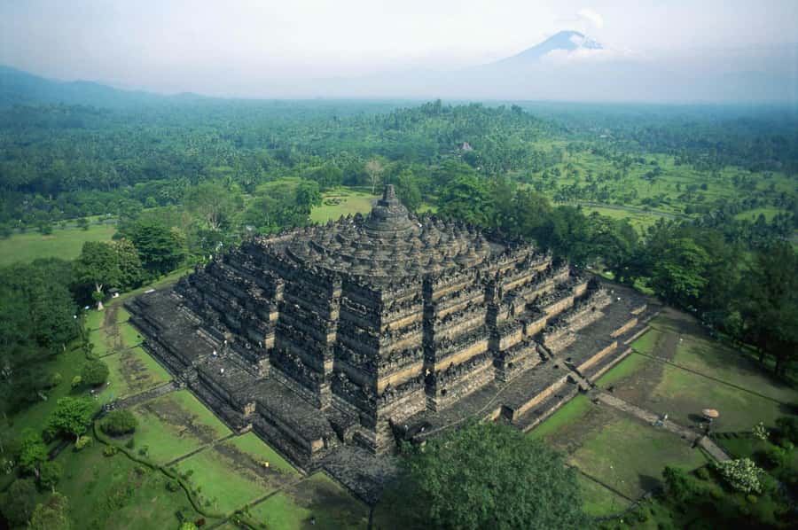 SEMARANG SHORE TOURS: BOROBUDUR TEMPLE EXCURSIONS - Adding Mendut or Pawon
