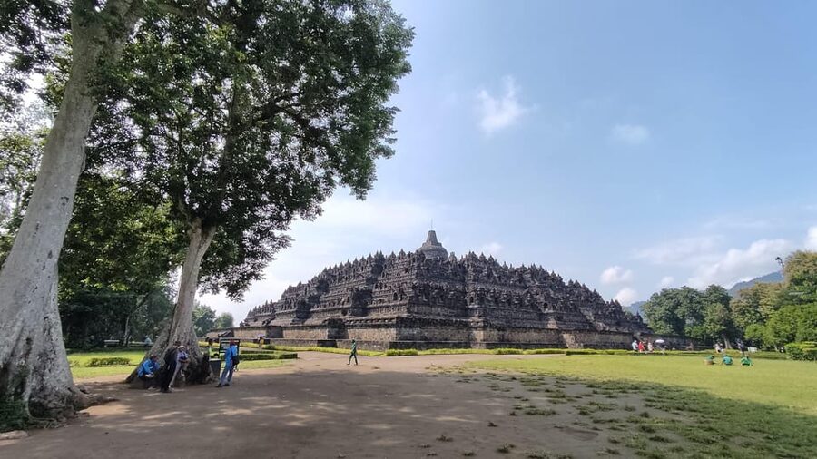 SEMARANG SHORE TOURS: BOROBUDUR TEMPLE EXCURSIONS - Getting back to the ship on time