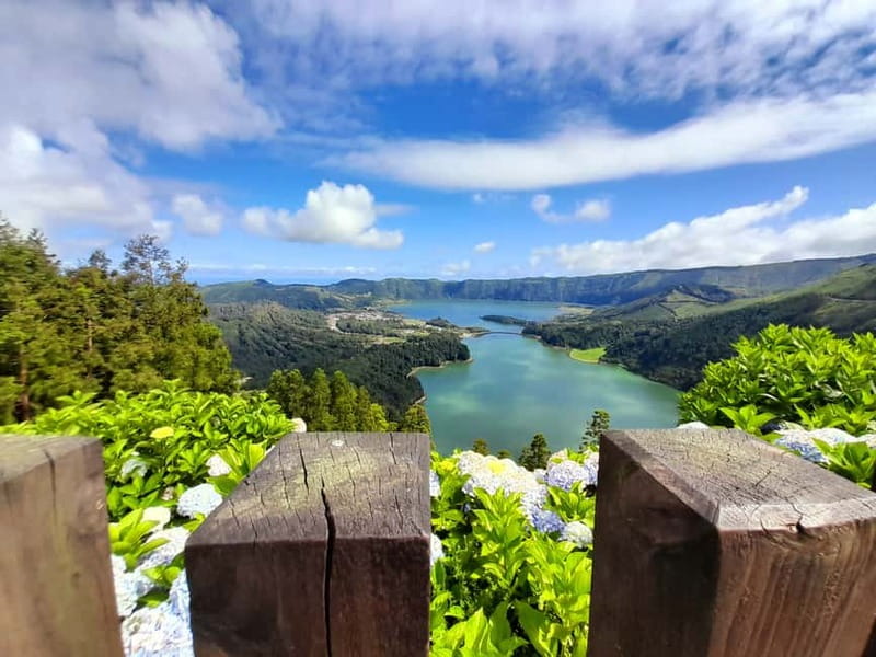 Sete Cidades: 4 Hours Shore Excursion Volcano Crater Tour - Santo António Pineapple Plantation: a tasty opening stop