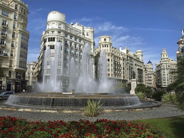 Shore Excursion: City Tour with Tapas in 11th Century Monument - Key points at a glance