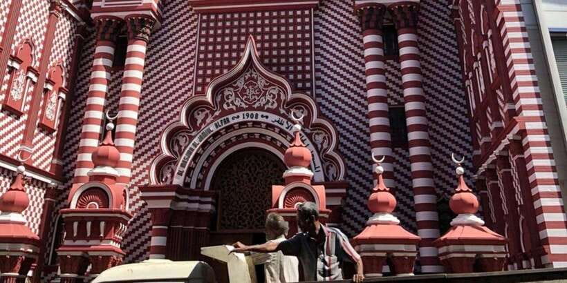Shore Excursion Colombo Highlight Tour from Passenger Pier. - Two very different temples