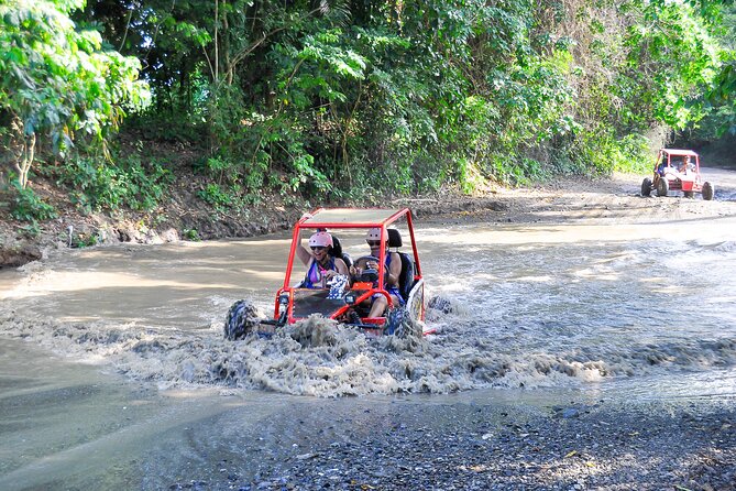 Shore Excursion Cruise ship Waterfalls y Buggys - Hiking up to Damajagua’s waterfall jumps