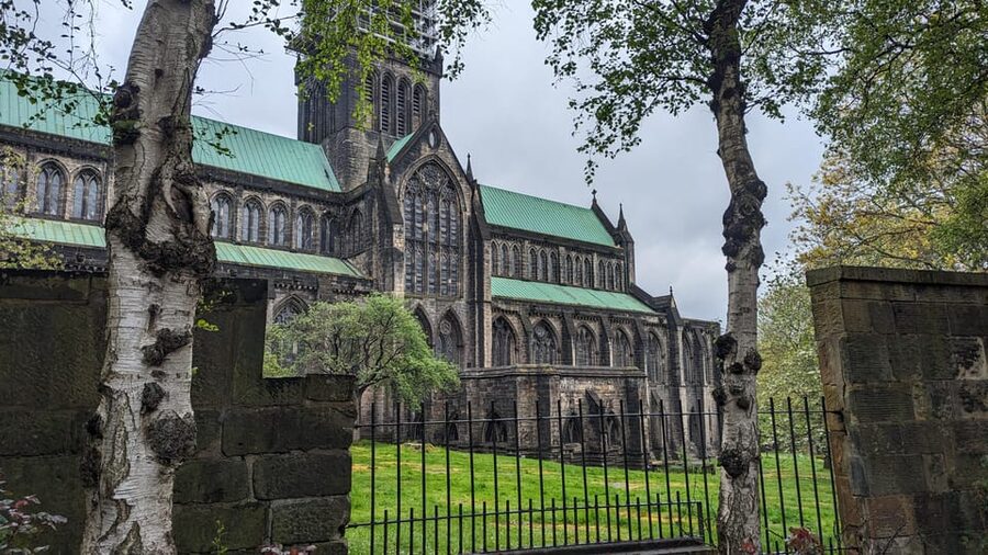 Shore Excursion f/Greenock: Glasgow, Kelpies, Falkirk Wheel - Glasgow Cathedral and the medieval city quarter