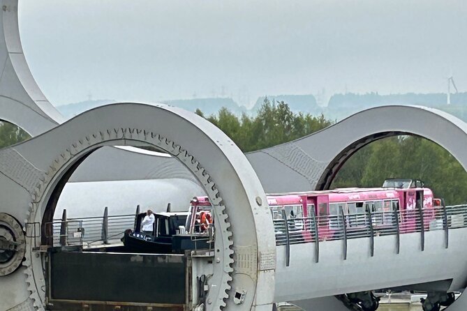 Shore Excursion from Greenock: Glasgow, Kelpies, Falkirk Wheel - Glasgow murals and the University of Glasgow