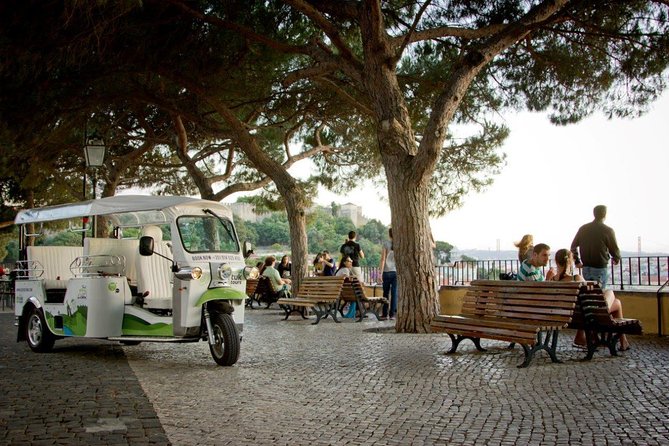 Shore Excursion Lisbon - Half-day Exclusive Tuk Tour - Meeting your guide near the cruise ships