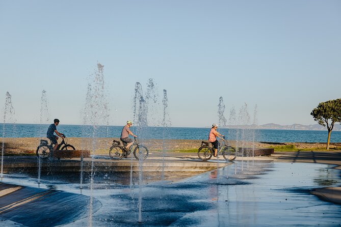 Shore Excursion: Napier/ Hawke's Bay & Premium Wineries tour - Small-group transport keeps the day moving