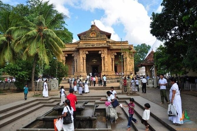 Shore Excursions Colombo Port Passenger Terminal -Kalaniya Temple - Gangaramaya and Seema Malaka: two Buddhist settings