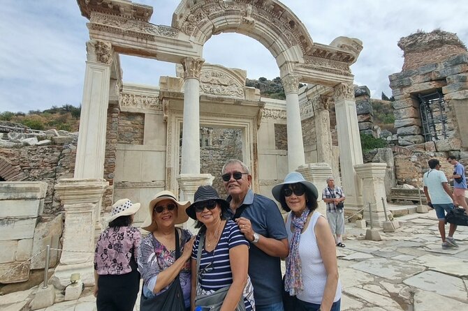 Small Group(MAX 12)EPHESUS&HOUSE OF VIRGIN MARRY TOUR FORCRUISERS - The guide makes the ancient stones readable