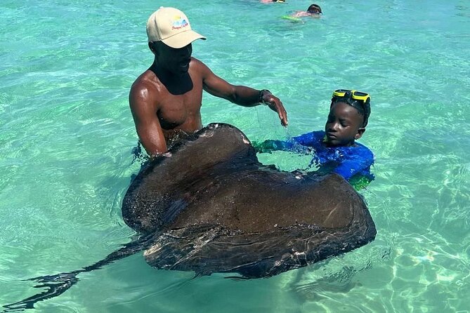 Stingray City Experience Antigua - Cruise Ship Passengers Edition - The safety talk before you enter the sea