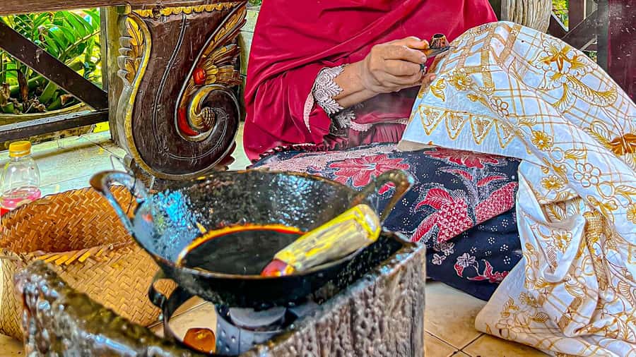 Surabaya Shore Excursions: 6–8 Hour Surabaya/Trowulan/Madura - A becak ride through the city