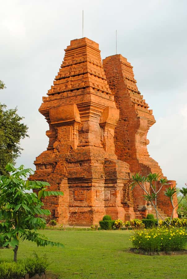 Surabaya Shore Excursions: 6–8 Hour Surabaya/Trowulan/Madura - Sanggar Agung Temple by the sea