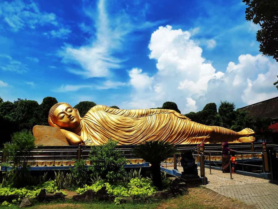Surabaya Shore Excursions: 6–8 Hour Surabaya/Trowulan/Madura - Ampel and Arab Street: Surabaya’s most atmospheric stop