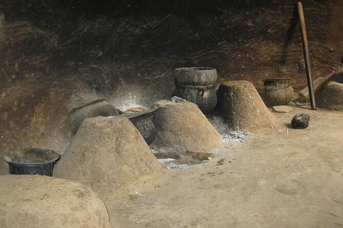 Takoradi Shore Excursion - A traditional meal during the drive