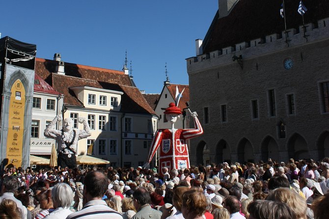 Tallinn Highlights Shore Excursion With Port Return Transfer - Kadriorg Park and the imperial side of Tallinn