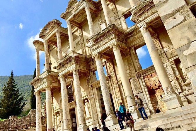 Top-Rated Ephesus and House of Virgin Mary Tour for Cruisers - Kusadasi Castle offers a quick port-area view