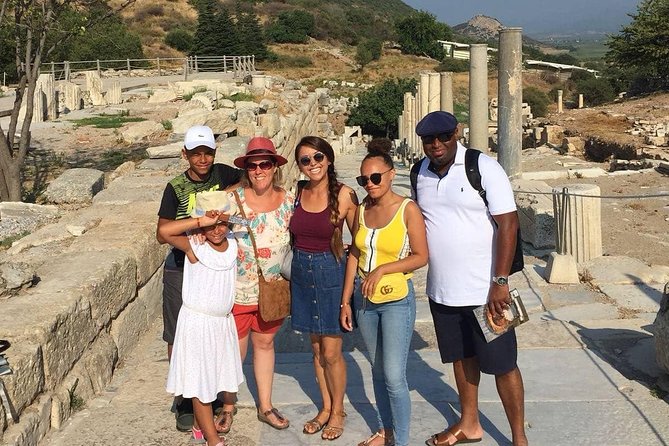 Top-Rated: Ephesus & Artemis Tour for Cruisers WITH ENTRY TICKETS - Meeting your guide at Kusadasi Cruise Port