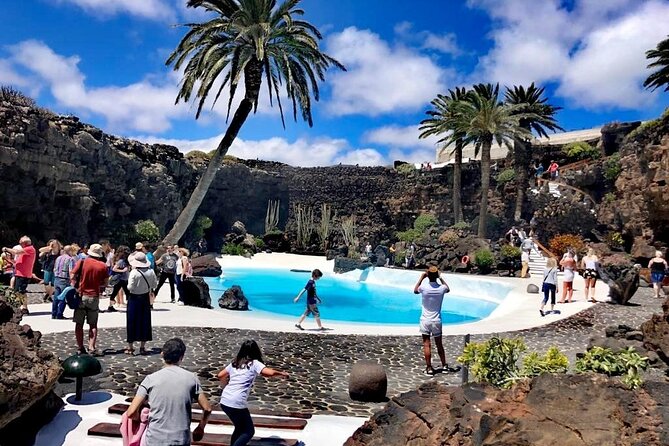 Tour of Jameos del Agua Viewpoint and Valley of 1000 Palm Trees for cruise passengers - Why Jameos del Agua deserves the first hour