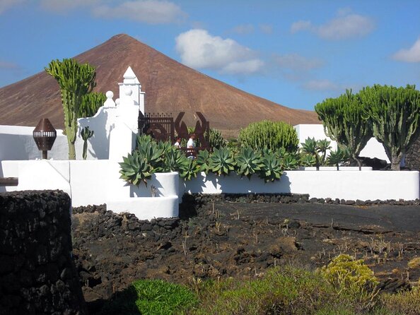 Tour to César Manrique Foundation, Cactus Garden and Teguise for cruise passengers - Key points to know before booking