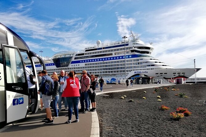 Tour to Timanfaya, La Geria and Laguna Verde for cruise passengers - Meeting your coach at the cruise pier